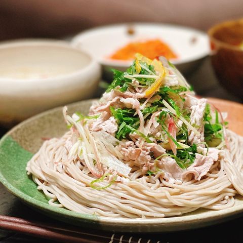 ヘルシーな夜食におすすめのそばレシピ15選 温 冷まで食べても太りにくい料理 モデルプレス