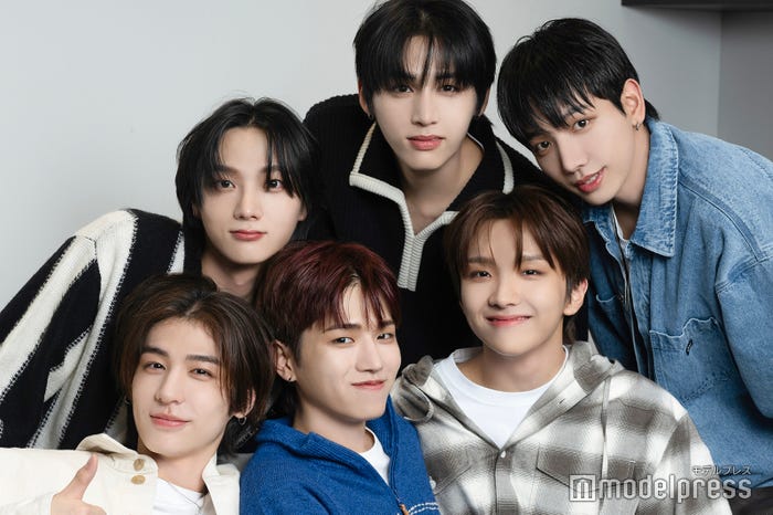 モデルプレスのインタビューに応じたBOYNEXTDOOR/(上段左から)SUNGHO、TAESAN、JAEHYUN(下段左から)LEEHAN、RIWOO、WOONHAK(C)モデルプレス