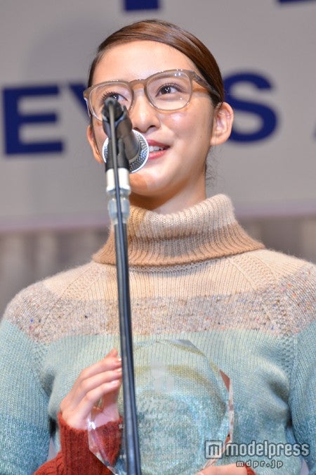 「特別賞」を受賞した武井咲