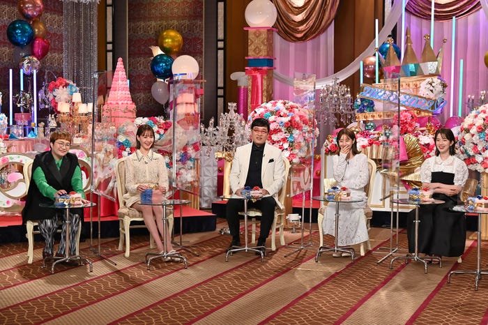 近藤春菜、トリンドル玲奈、山里亮太、田中みな実、弘中綾香(C)テレビ朝日