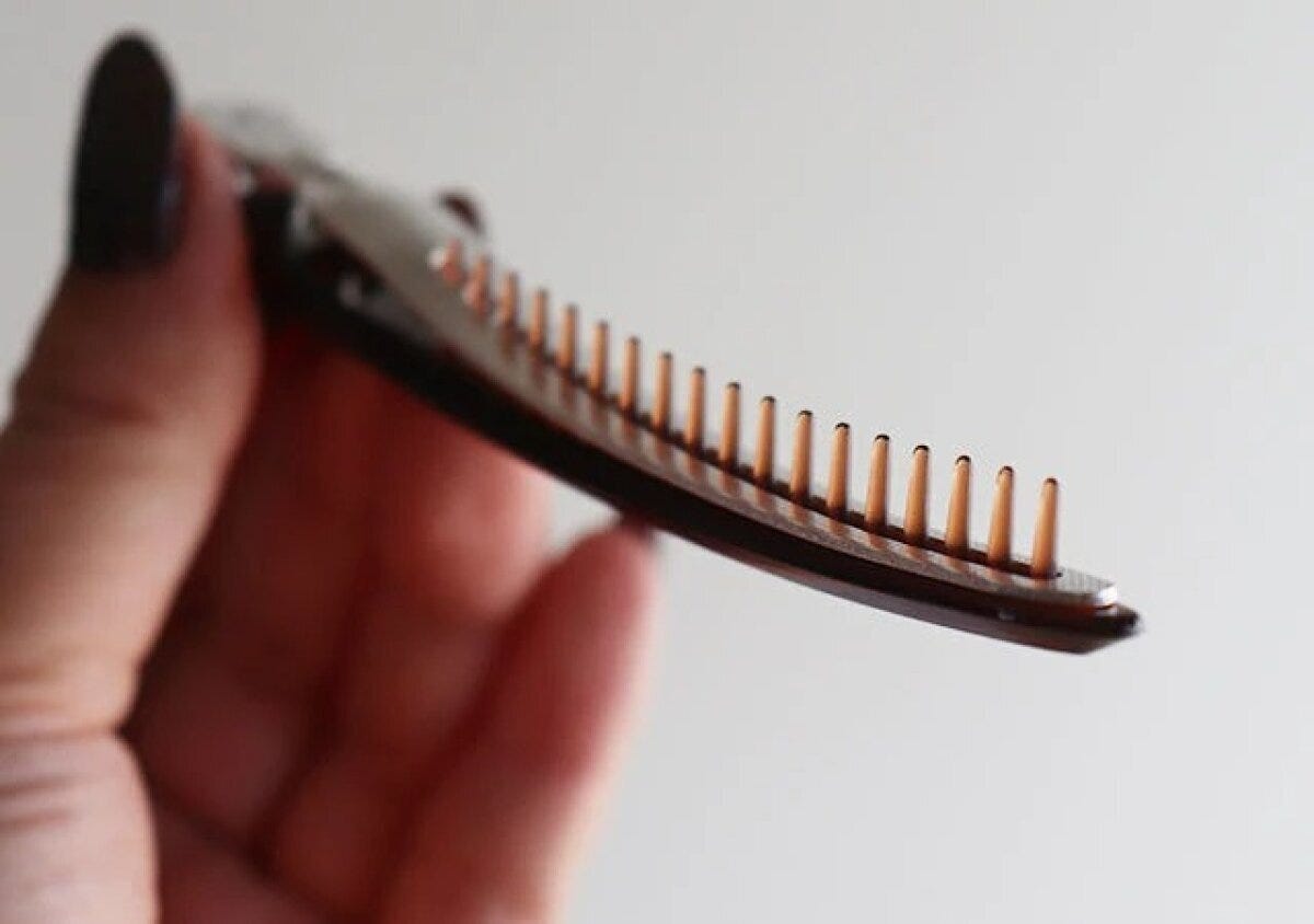 ダイソーのコーム付きのダッカール