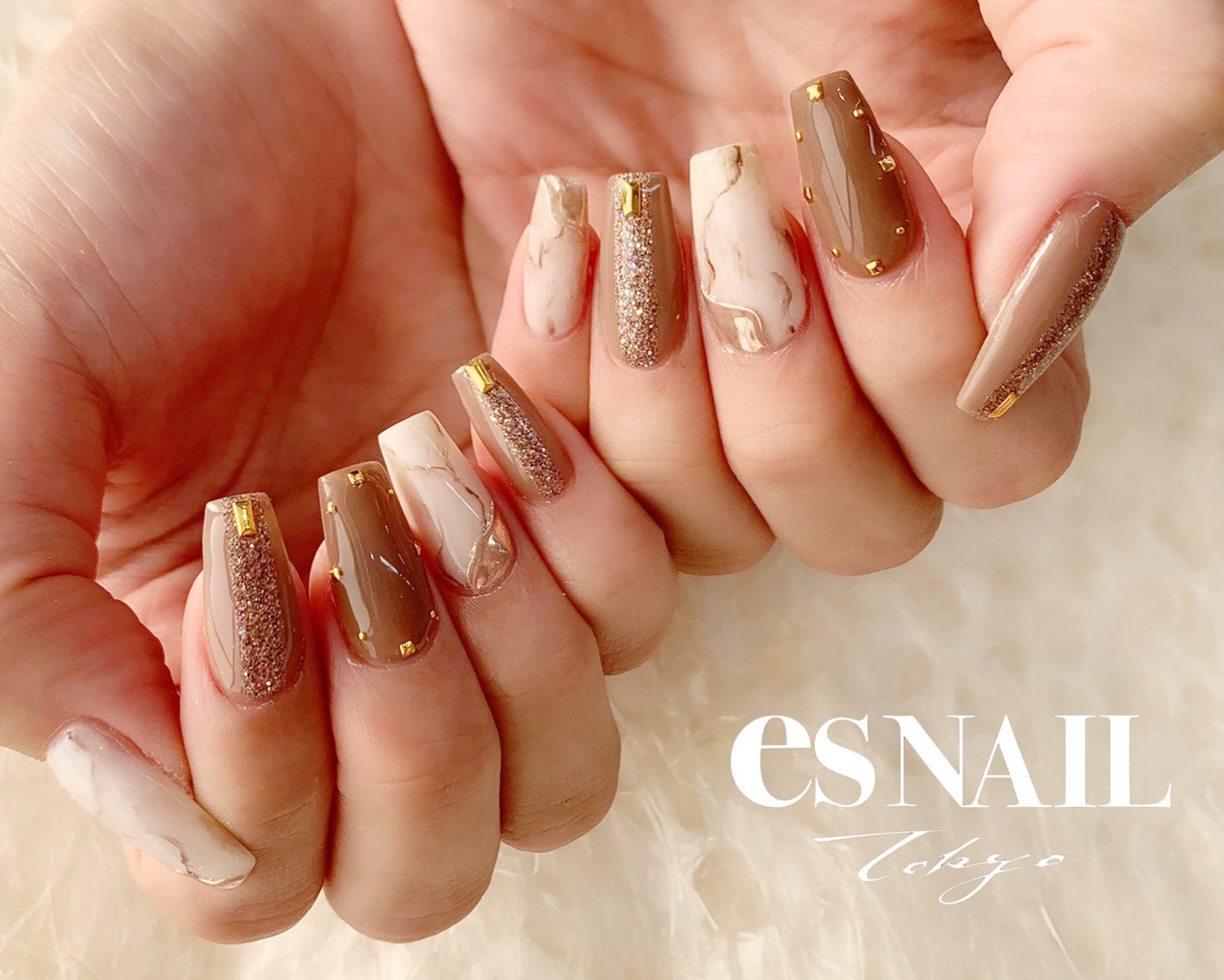 “ブラウンネイル”特集 人気デザインでオシャレな指先に【プレゼント企画あり】