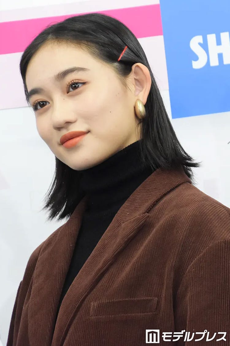 画像4/4) アンジュルム佐々木莉佳子、期間限定“キミドリ”カラーに  