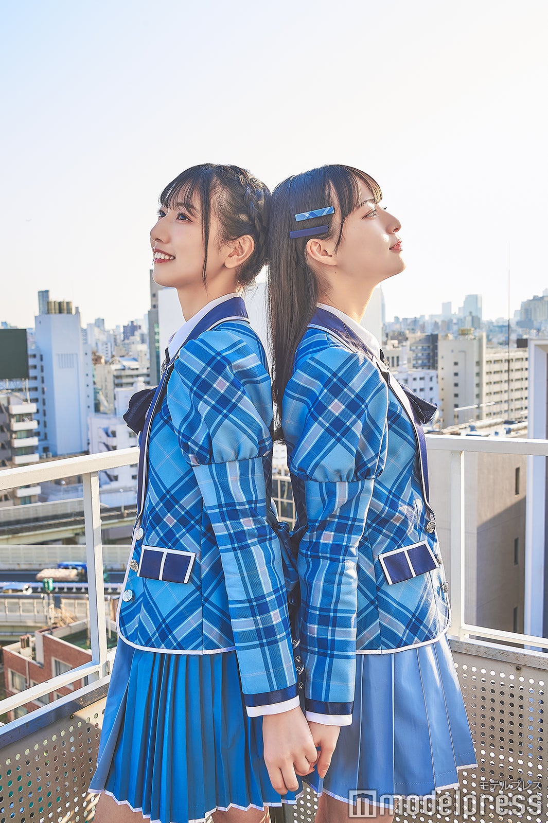 （左から）蟹沢萌子、冨田菜々風（C）モデルプレス