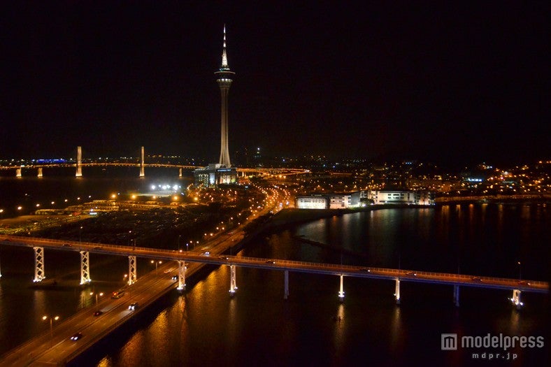 リバーフロントの部屋からの夜景