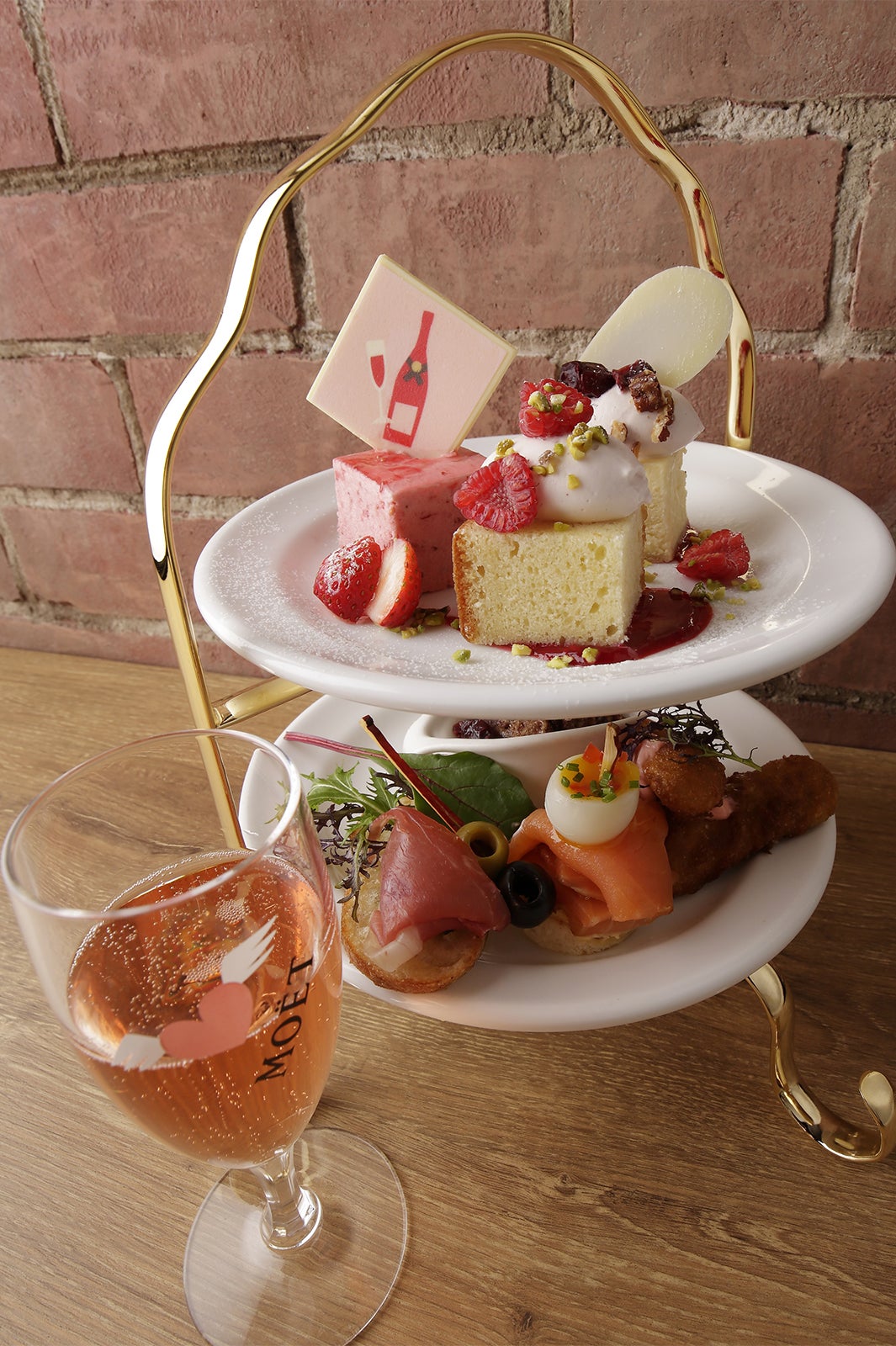 EMOETICON TOWER／画像提供：モエ・エ・シャンドン