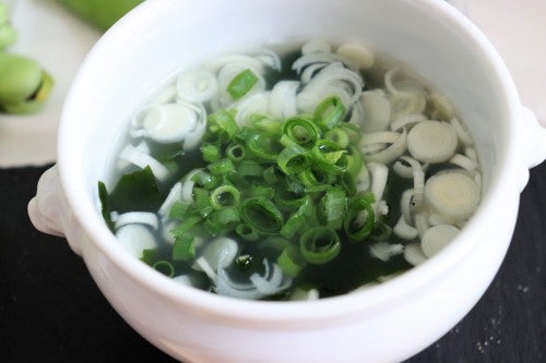 ワカメとネギの中華風スープ