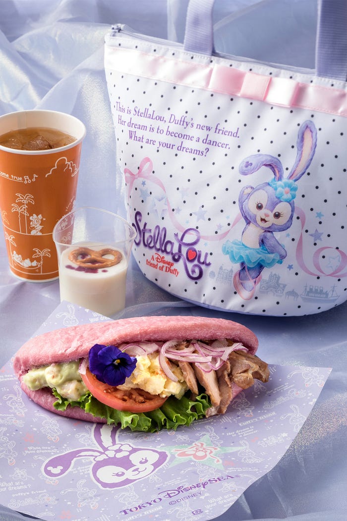 ニューヨーク・デリのおすすめセット、スーベニアランチケース付き (C)Disney