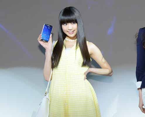 「Popteen」志田友美、美脚あらわなミニワンピでキュートなランウェイ