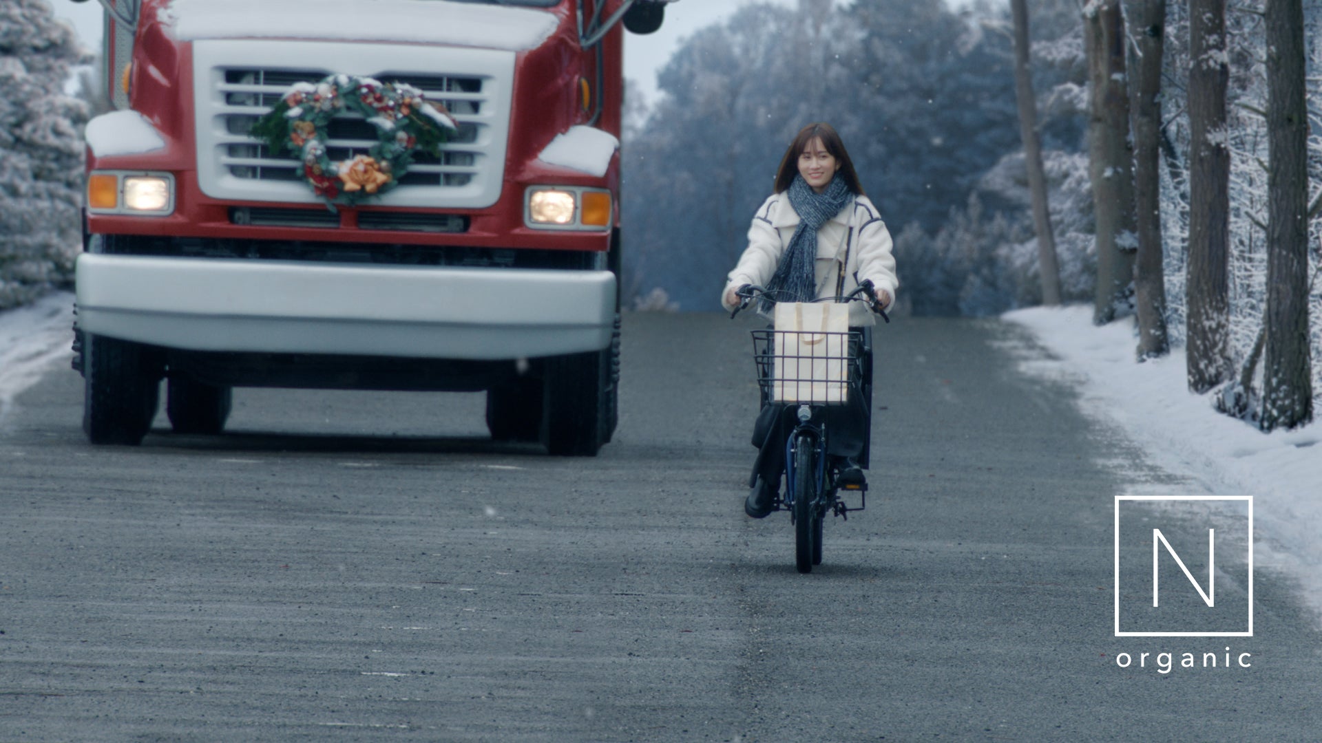 前田敦子／新WEB CM「一年間頑張った肌と私にご褒美を」篇キービジュアル
（提供写真）