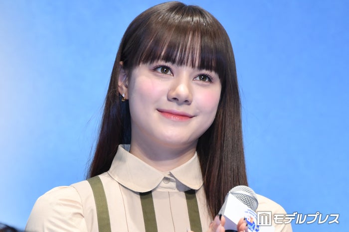 NiziUニナ、ハイトーンに劇的イメチェン「可愛すぎ」「天使」と話題に