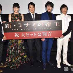 （左から）瑠東東一郎監督、松井愛莉、千原ジュニア、大東俊介、板尾創路、郷力也氏（C）モデルプレス