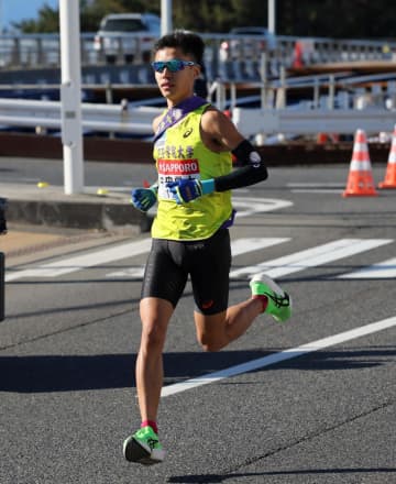 壮絶シード権争い 中央学院大が涙の11位 最後の1枠は一騎打ちの末に日大が10位に