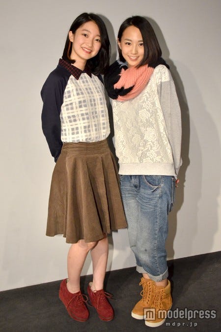 梅村奈央さん(左)と三戸芹香さん(右)