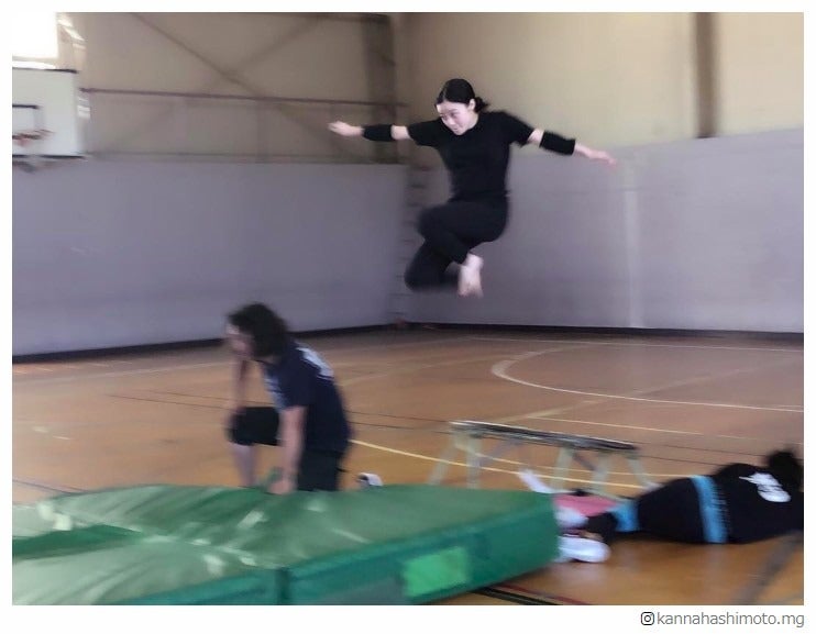 橋本環奈、躍動感あるジャンプに「かっこいい」「めっちゃ飛んでる」の声