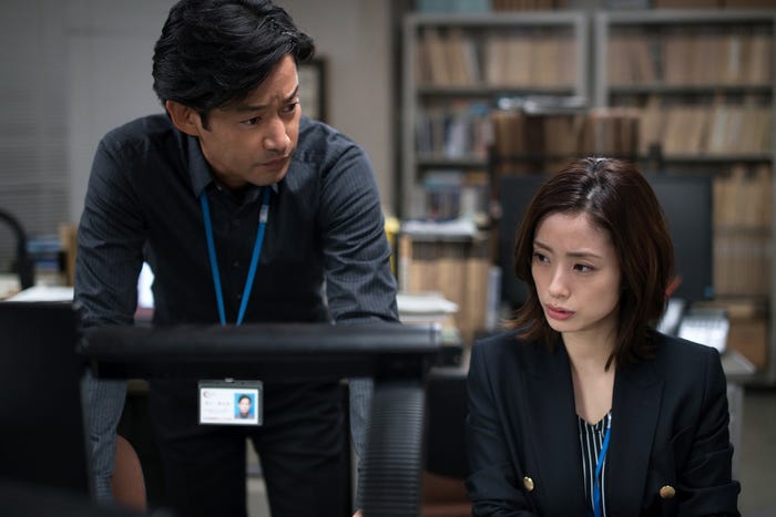 竹野内豊、上戸彩/「ミッドナイト・ジャーナル 消えた誘拐犯を追え!七年目の真実」より(C)テレビ東京