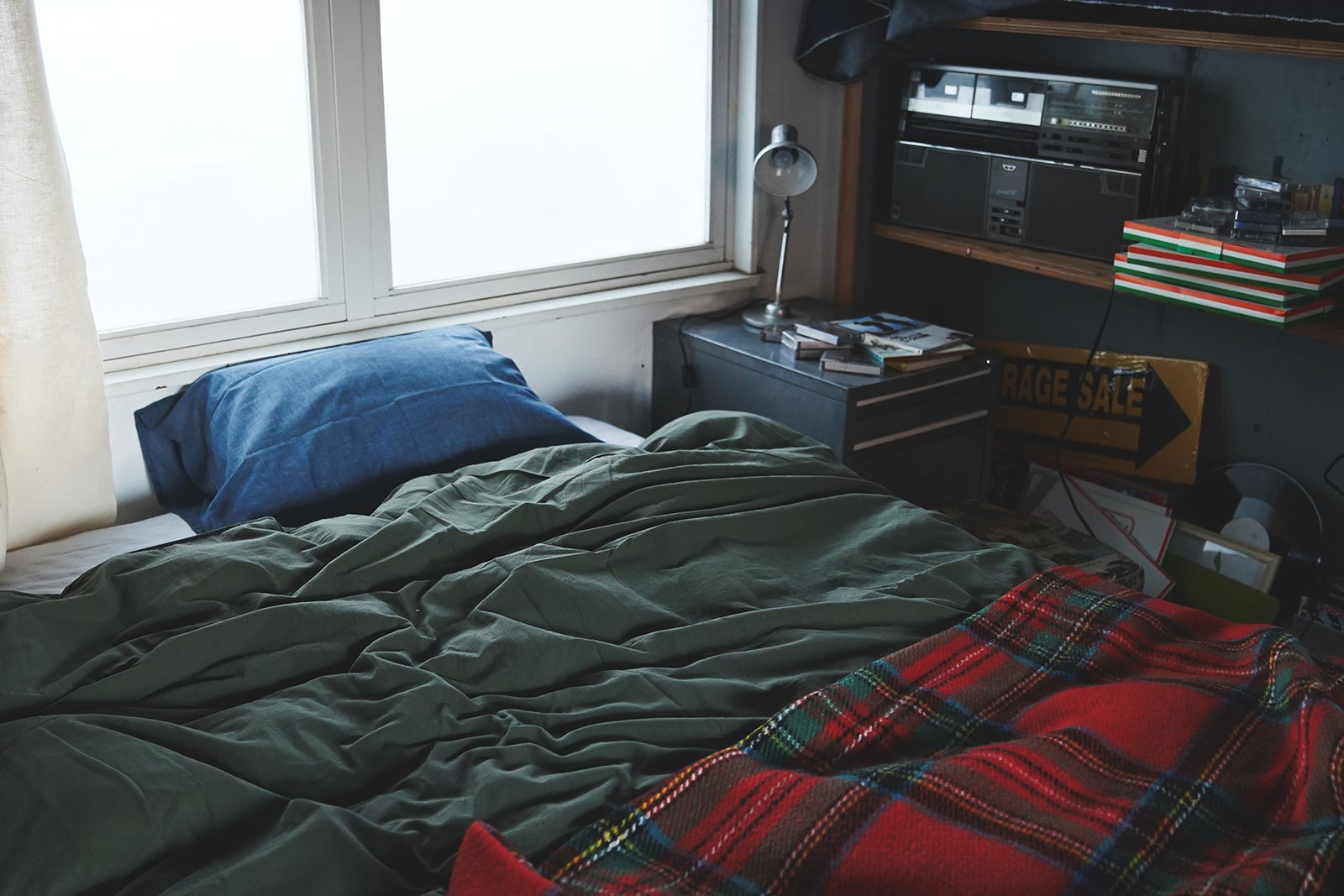 三角哲彦の部屋（C）2022「月の満ち欠け」製作委員会