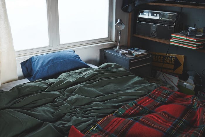 三角哲彦の部屋(C)2022「月の満ち欠け」製作委員会