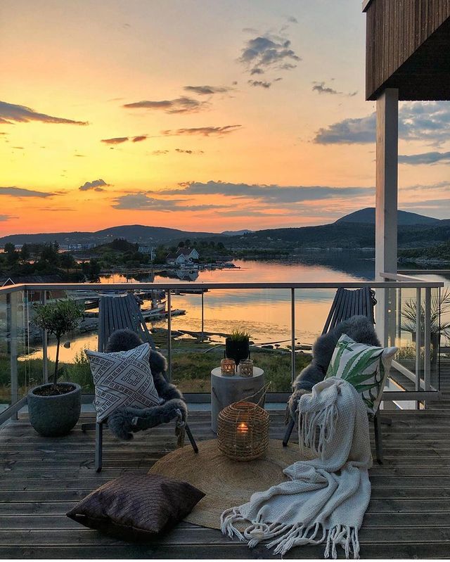 海外で話題のおしゃれなベランダレイアウト実例集 素敵なインテリアで癒しの空間に モデルプレス