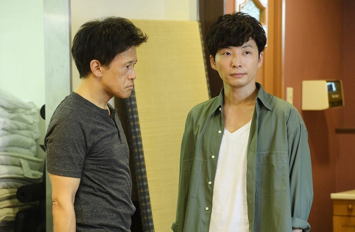 橋本じゅん、星野源/「MIU404」第9話より(C)TBS