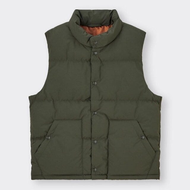 GU メンズベスト ダークグリーン×ブラック フェミニンカジュアル asuka イラスト GU メンズベスト ダークグリーン×ブラック フェミニンカジュアル asuka イラスト ヒートパテッドベスト