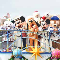 ジェラトーニ、ステラ・ルー、ミッキーマウス、プルート、サンタクロース 、ミニーマウス、ダッフィー、シェリーメイ／「イッツ・クリスマスタイム！」（C）モデルプレス（C）Disney