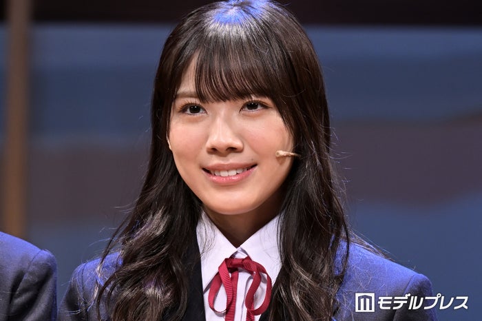 日向坂46森本茉莉、ミニスカで美脚際立つ「大人っぽくて素敵」「スタイルお化け」と反響