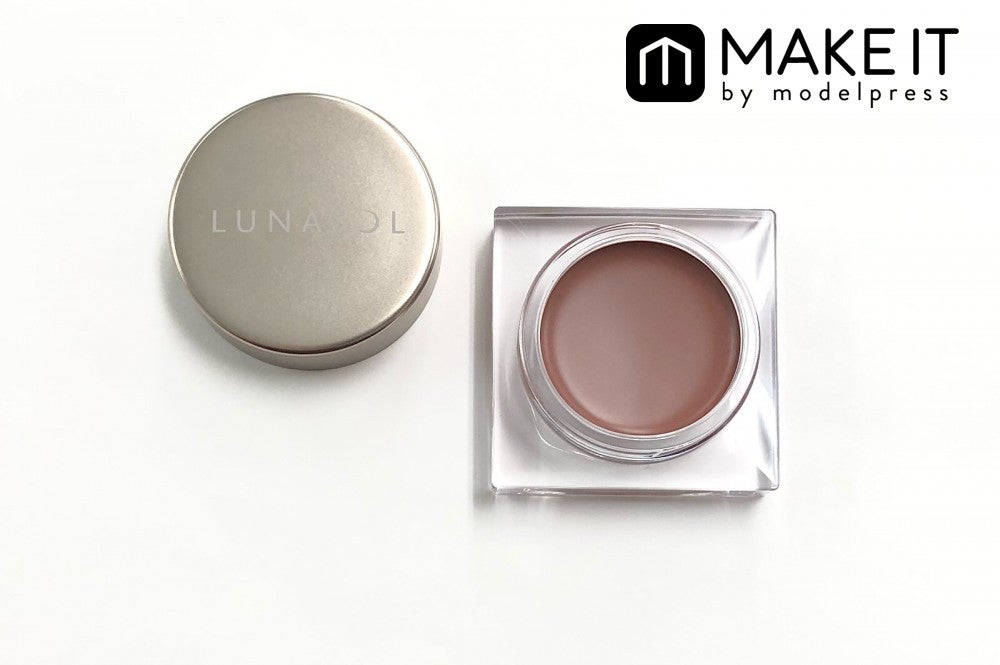 LUNASOL／グラムウィンク フロスト／02／3,200円（税抜）／カネボウ化粧品 (C)メイクイット