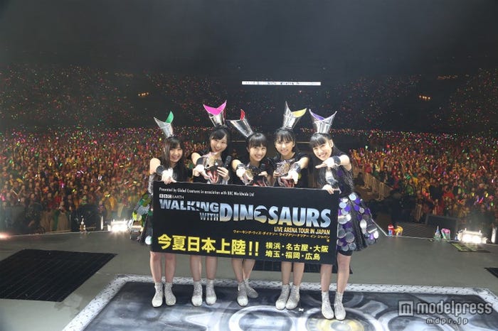 ももいろクローバーZ(左から:有安杏果、佐々木彩夏、百田夏菜子、玉井詩織、高城れに)