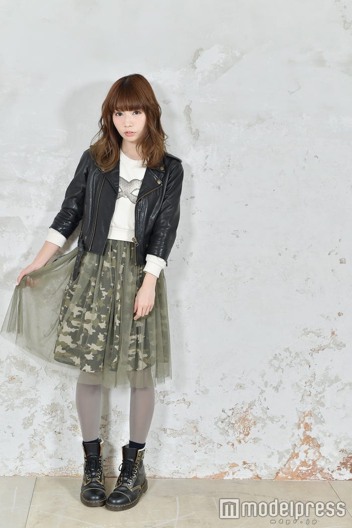 私服/ネイチャー×革ジャケット&ブーツでハードライクに/あいにゃん(C)モデルプレス