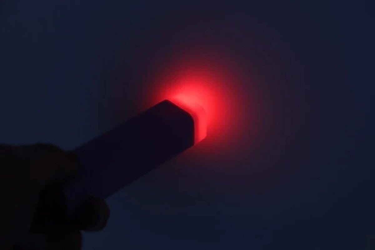 ダイソーの防犯ブザーの赤色ライト