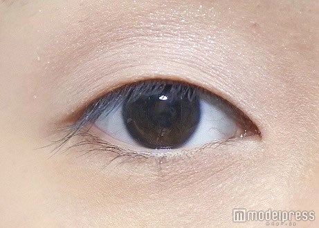 ラベンダーを重ねて肌の透明感アップ！／写真・MAKO（C）モデルプレス