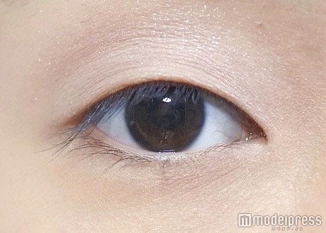 ラベンダーを重ねて肌の透明感アップ!/写真・MAKO(C)モデルプレス