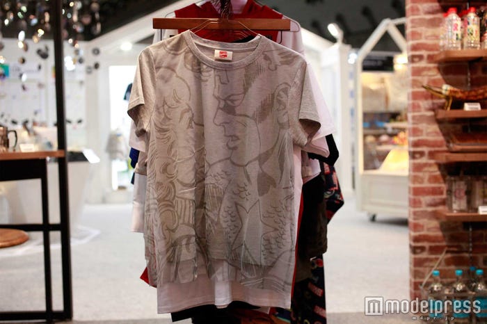 「チュール T-shirt」¥ 3,900円(発売日未定 )(C)MARVEL