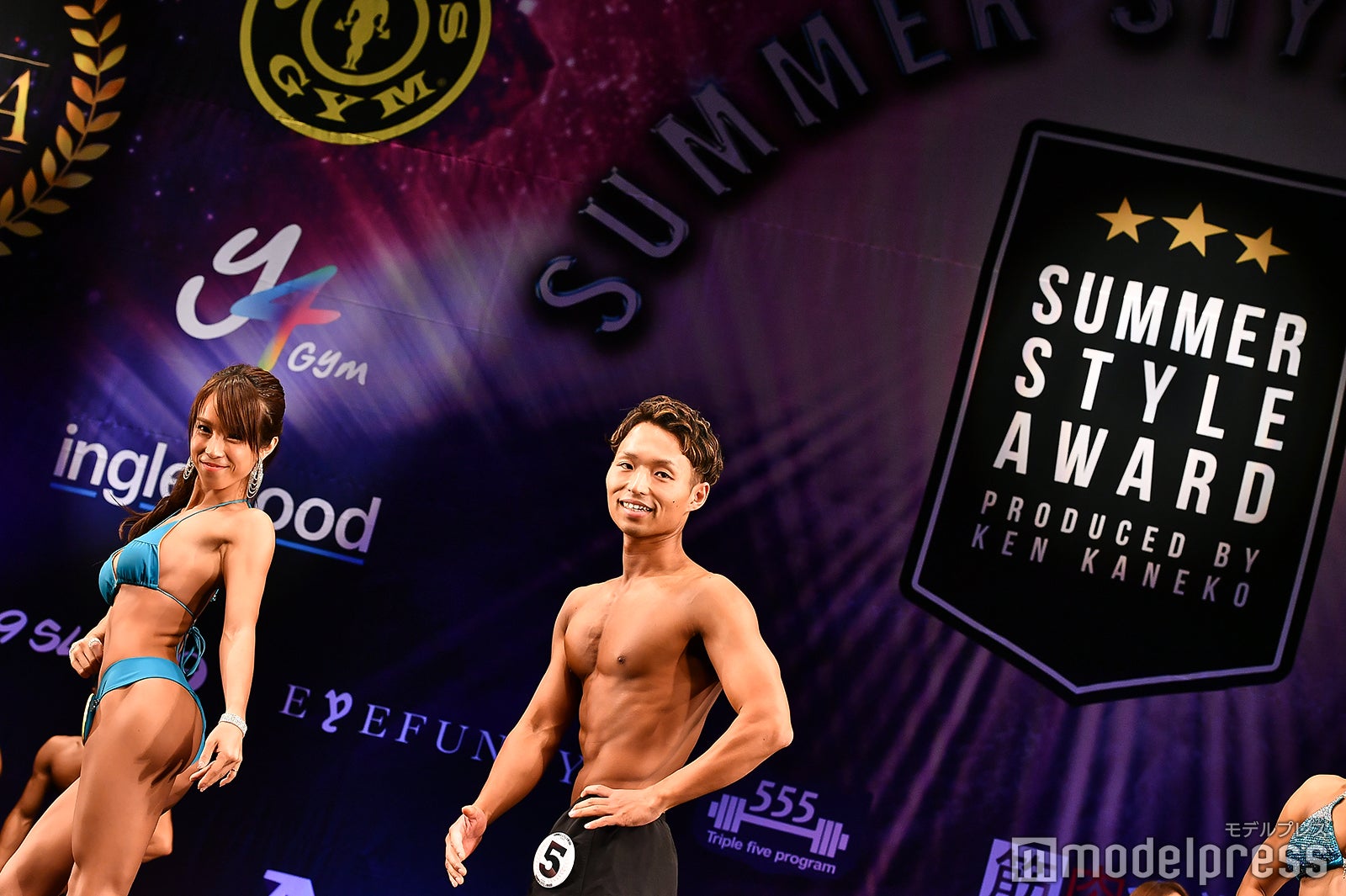 犬童美乃梨、玉手雅也トレーナー（C）モデルプレス