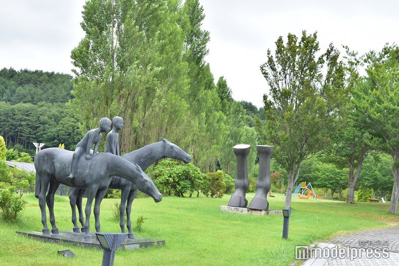 緑の中のアートもステキ♡