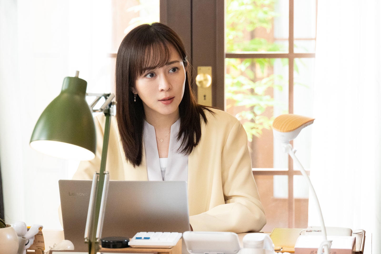 比嘉愛未「ケイジとケンジ、時々ハンジ。」第8話より（C）テレビ朝日