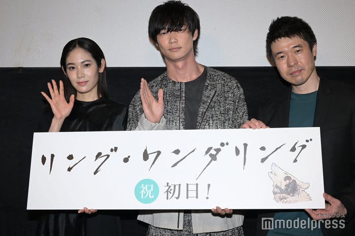 (左から)阿部純子、笠松将、金子雅和監督(C)モデルプレス