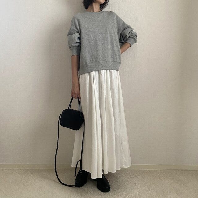 ユニクロ グレースウェット OKコーデ ユニクロ グレースウェット OKコーデ 白スカート