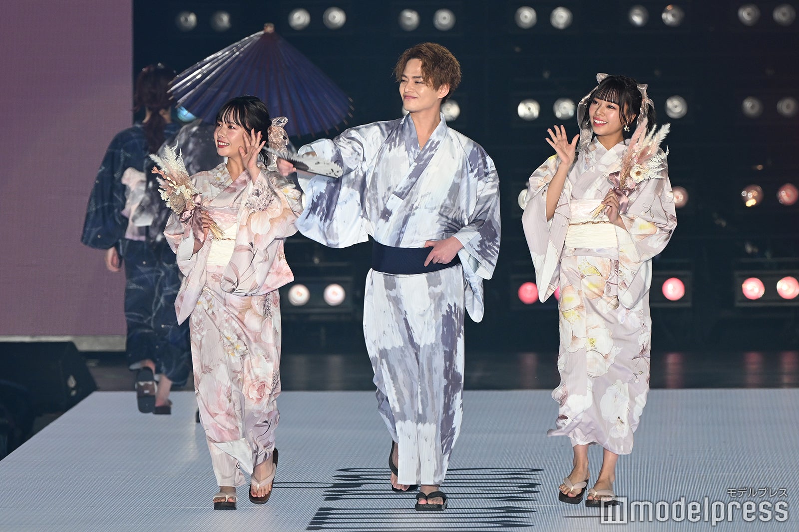 山田菜々、中山優馬、山田寿々（C）モデルプレス