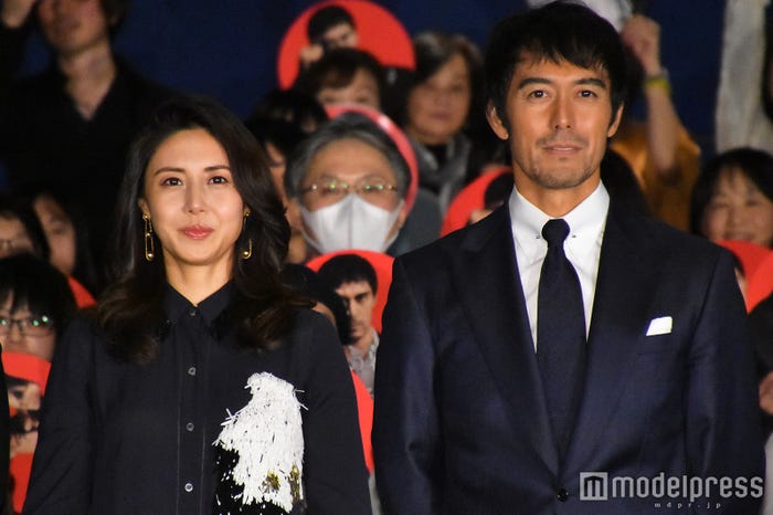 松嶋菜々子、阿部寛 (C)モデルプレス