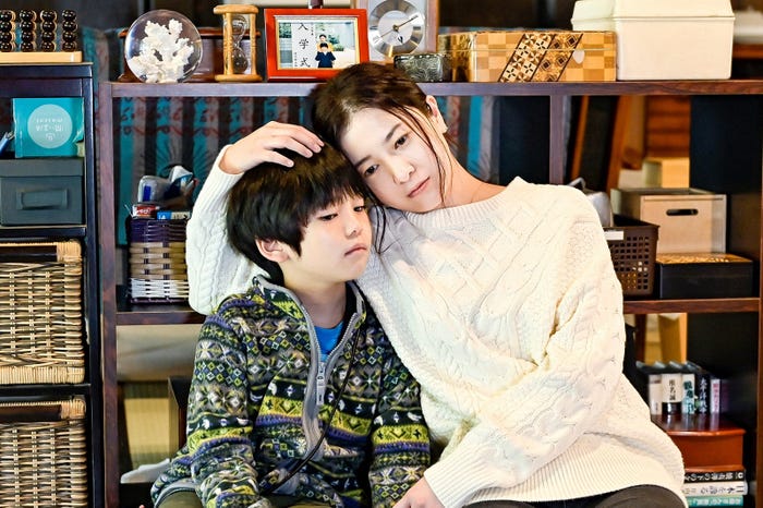 柊木陽太、吉高由里子/「最愛」第2話より(C)TBS