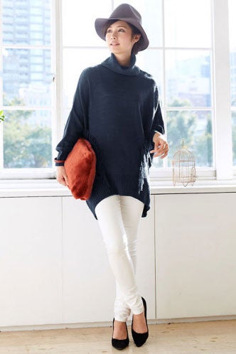 タートルオーバーサイズフリンジ付きニット「Pierrot」3,780円（税込）／画像提供：Pierrot