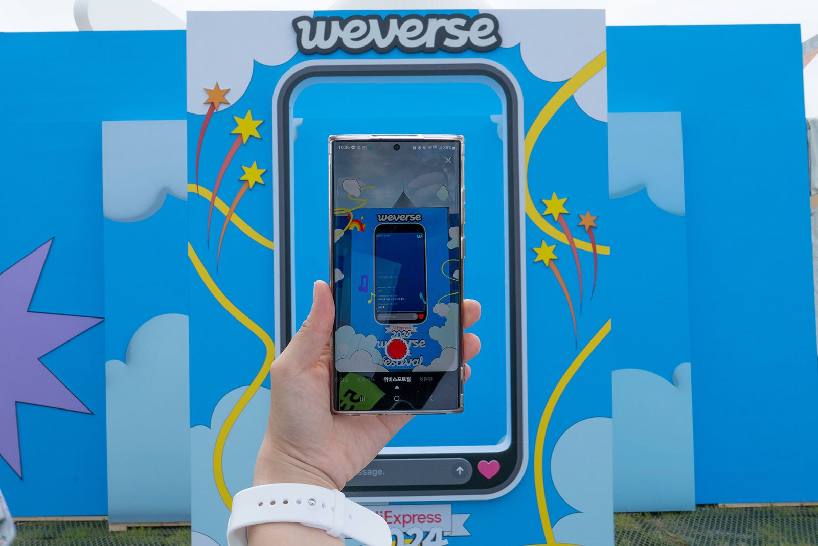 Weverse Lensを活用したARフォトウォール（C）2024 Weverse Con Festival