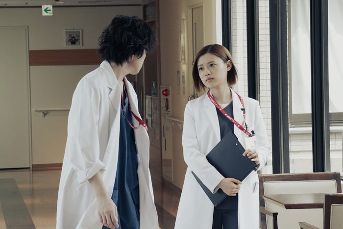 杉咲花、若葉竜也「アンメット ある脳外科医の日記」第5話より(C)カンテレ