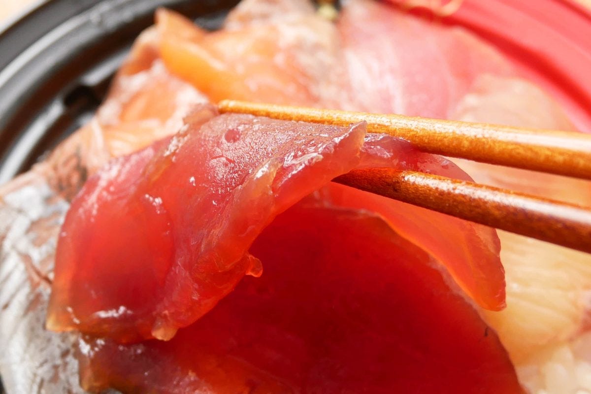 魚屋の海鮮漬け丼