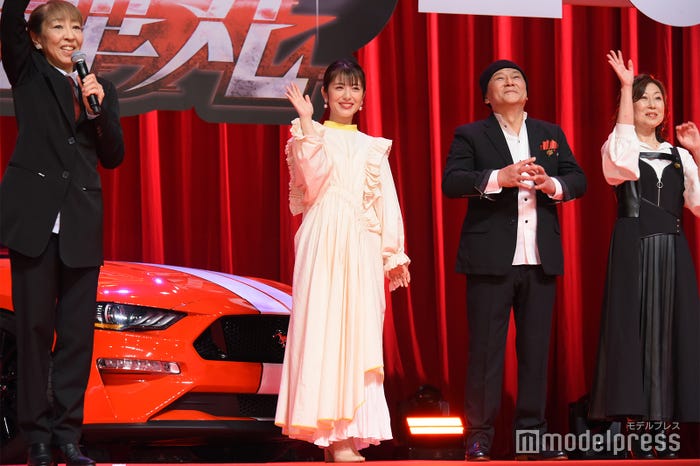 (左から)高山みなみ、浜辺美波、池田秀一、山崎和佳奈(C)モデルプレス