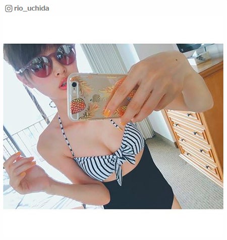 内田理央、ふんわり美バスト強調 ワンピース水着姿が「朝からセクシー」