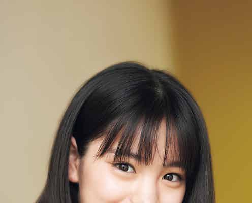 當真あみ、眩しい制服姿披露 美肌輝くカットも