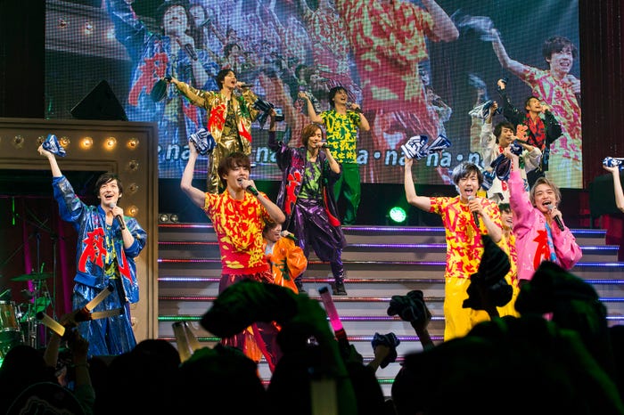 タオルを回して盛り上がる「無礼講!!!」